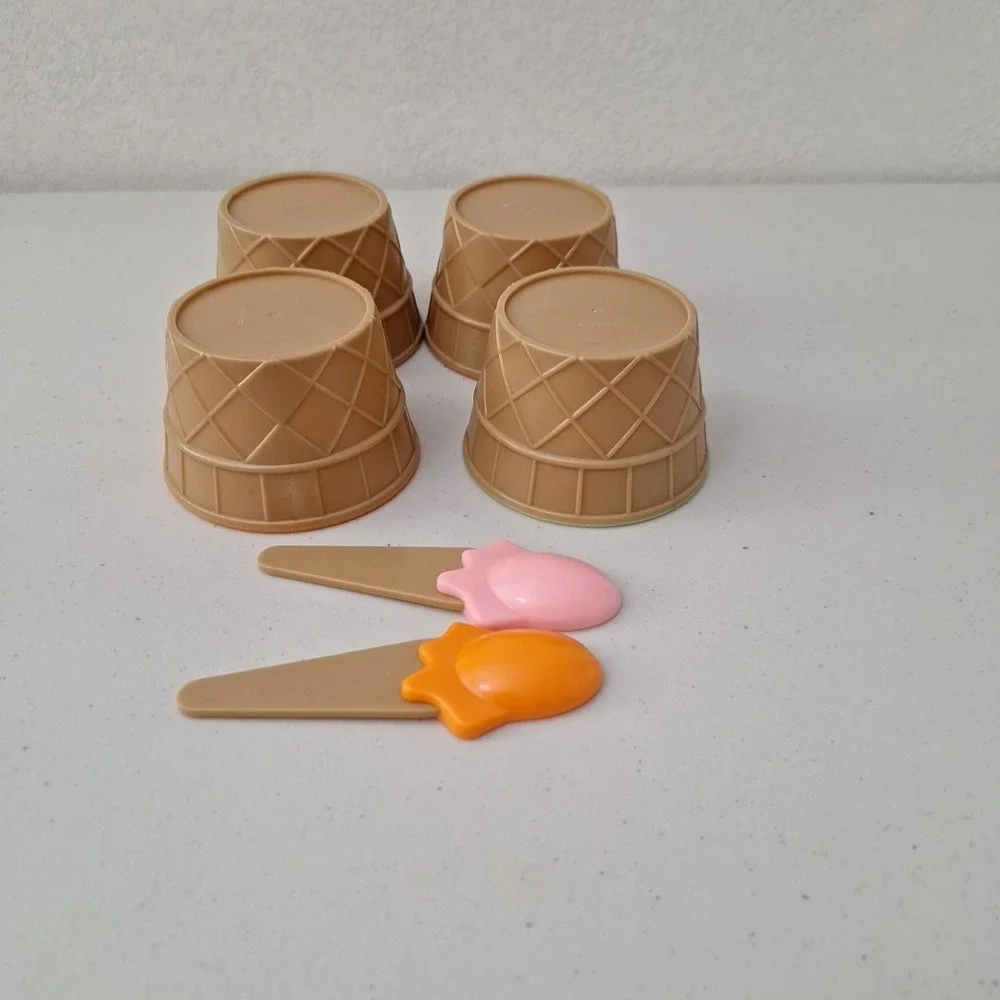 Vtg 90's 4 Colorful Matching Plastic Waffle Ice Cream Bowls & 2 Spoons